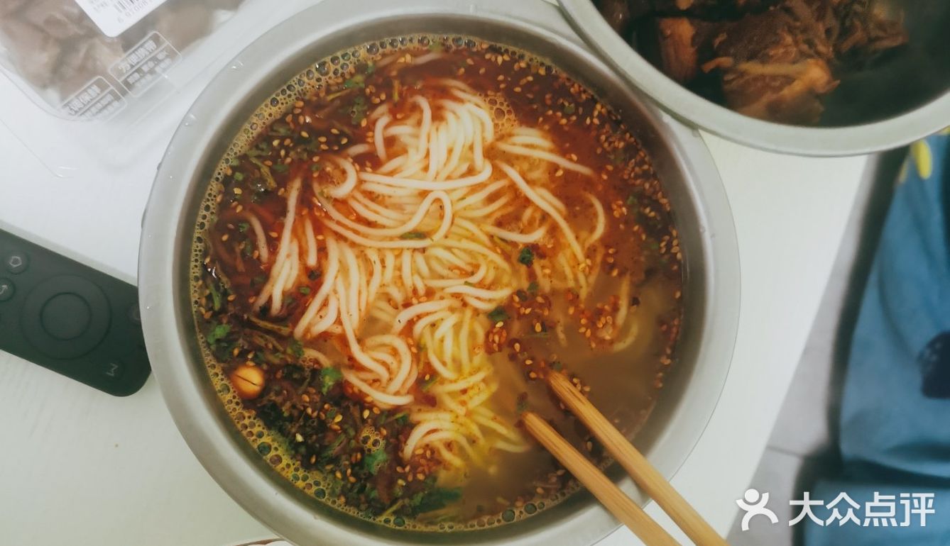 是家很高大上的餐厅。点了很多没吃完，打包了两个菜回来