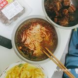 是家很高大上的餐厅。点了很多没吃完，打包了两个菜回来