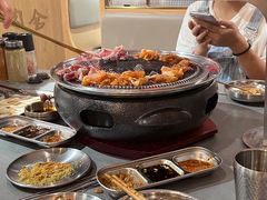 -围炉肉舍•炭烤活鳗•丹东海鲜烤肉(步行街店)