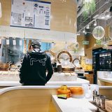 牛汤哥吃面也喝汤[调皮]