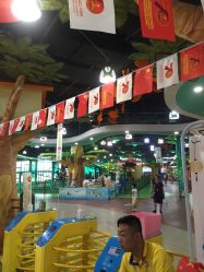 点击看大图 -维佳童话镇演出现场(徐东店)