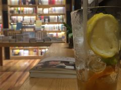 -猫的天空之城概念书店(杭州南宋御街店)