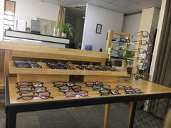 -LOGO眼镜·蔡司品牌折扣店(龙华清湖店)