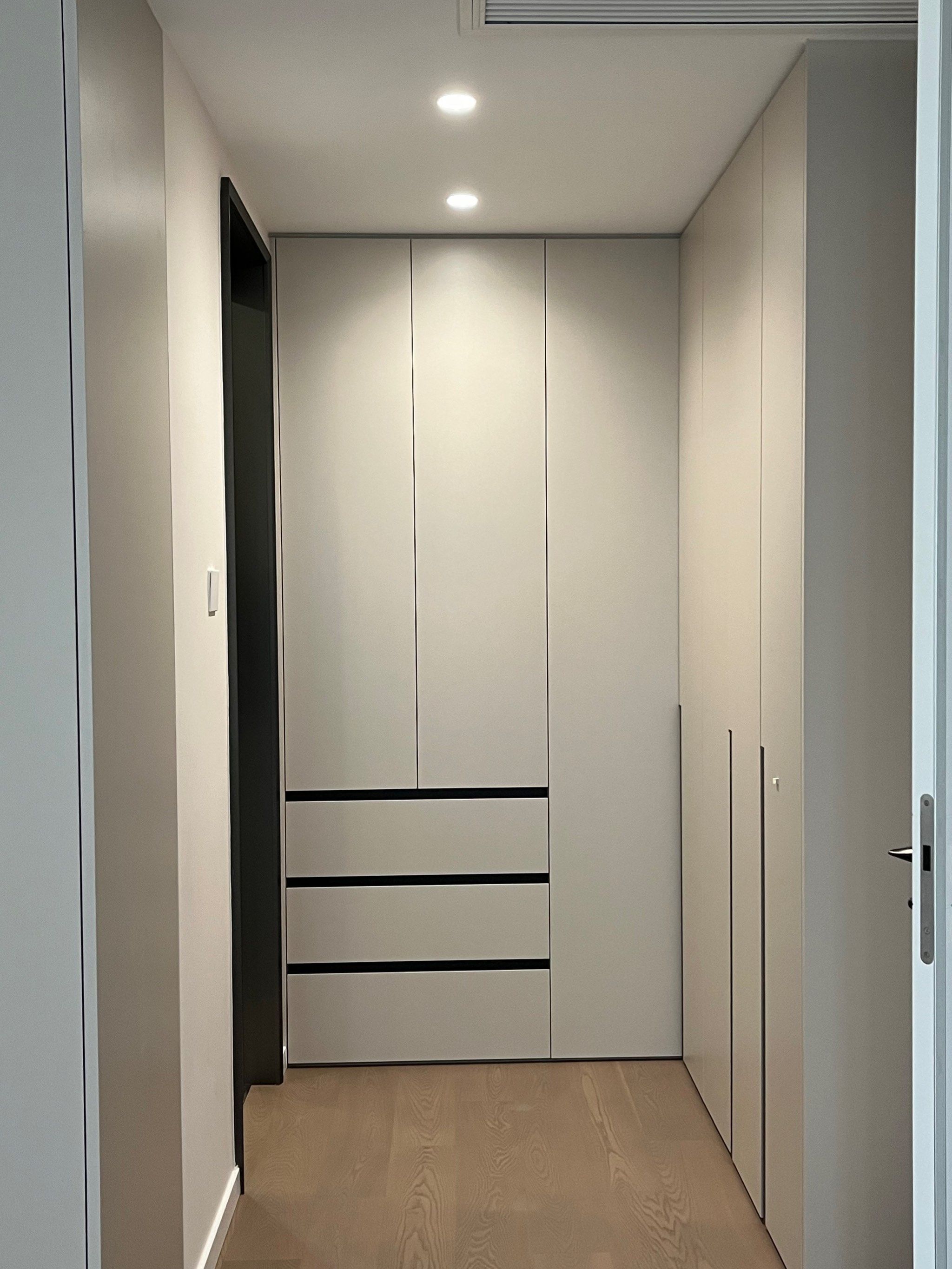 强推!主卧l型衣帽间设计,既是隔断又是收纳!