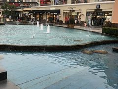 -奥特莱斯停车场