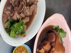 -Kha Mu Charoensang(Silom)