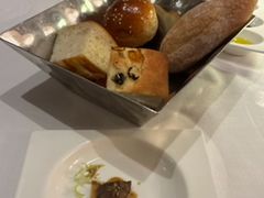 面包篮及配料-龙虾酒吧扒房(宁波香格里拉店)