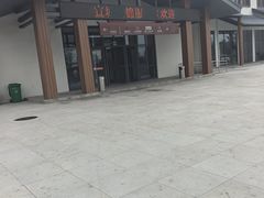 -平望服务区·停车场