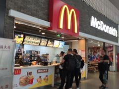 门面-麦当劳(郑州东高铁站店)