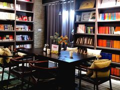 -钟书阁(松江泰晤士小镇店)