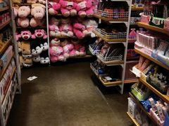 -名创优品(北京新中关购物中心地铁层店)