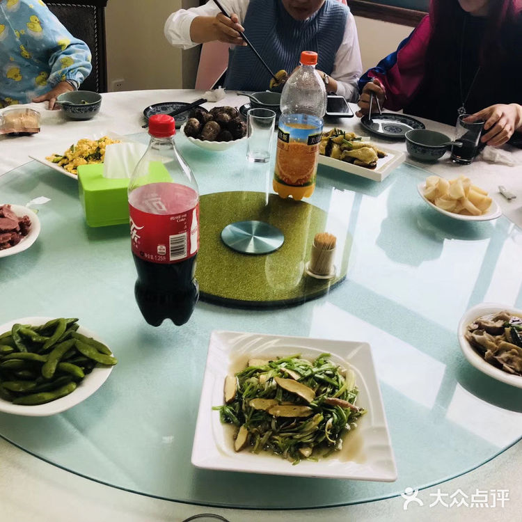 六七两的黄浦江大闸蟹可好吃😋呢！