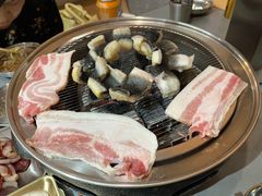 -围炉肉舍•炭烤活鳗•丹东海鲜烤肉(步行街店)