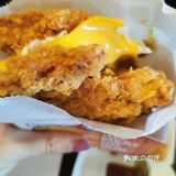 到底在哪里有可达鸭！肉堡也太大了吧