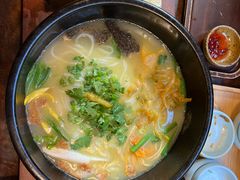 -银米·云南传统过桥米线(双廊黑金冠店)