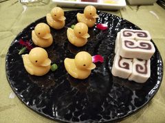 豌豆黄和芸豆卷-北京全聚德(西客站店)