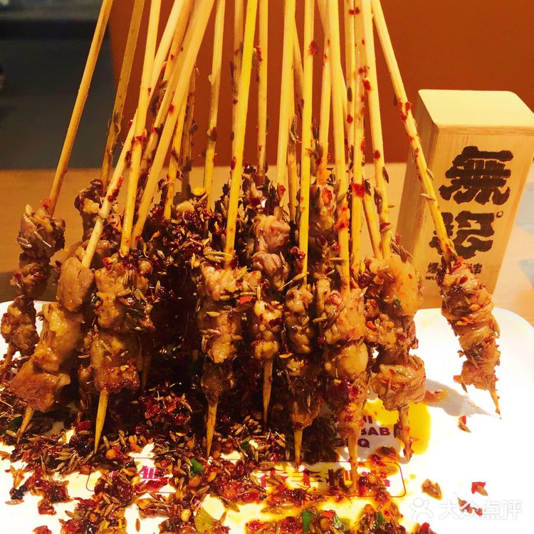 新店｜沈阳又一疯狂排队烧烤🍢把把烧来十打