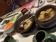 -云海肴·汽锅鸡·云南菜(天山百盛优客店)