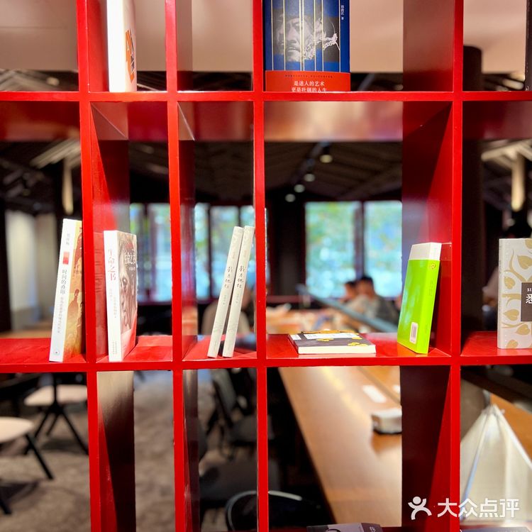 大红国风的咖啡店，果然是首都开过来！