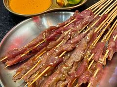 -何妹湿辣牛肉·粤式烧烤砂煲(桂雅路店)
