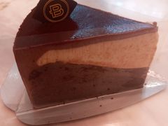 焦糖榛子味凹蛋糕切片-巴黎贝甜(国贸店)