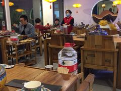 大堂-毛辣果·贵州红酸汤牛肉火锅(西单店)