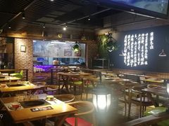 大堂-洪氏嗨捞·广东猪肚鸡·椰子鸡火锅(西咸万象城店)