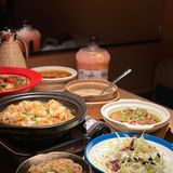 刚开业不久 到饭点就要排队了 人气超旺 高原青豆炖肥肠