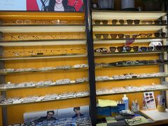 -优医视平价眼镜蔡司依视路折扣工厂店(十里堡店)
