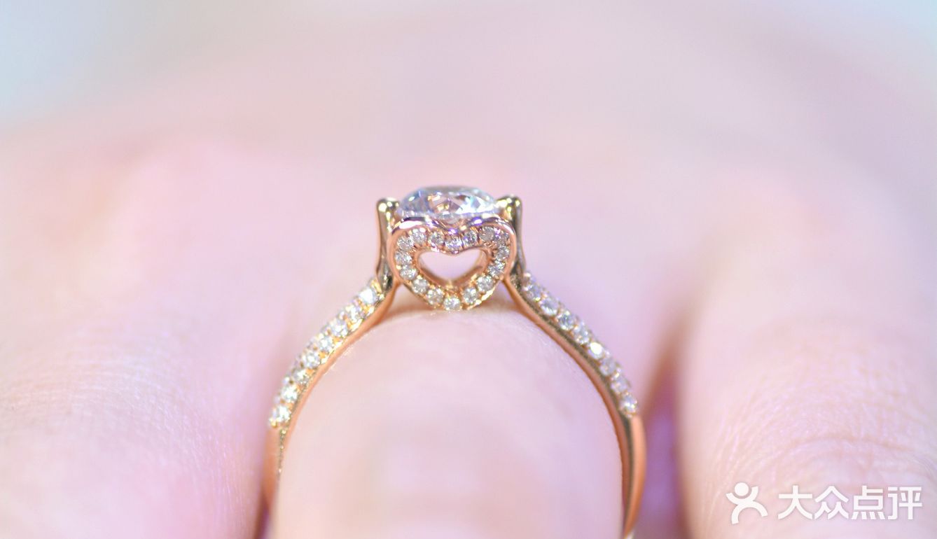就是它了！没有人不会为这枚结婚钻戒而动心！