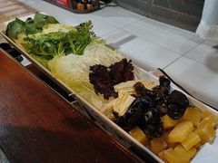 -八次方巴乡石锅鱼·金海湖水库活鱼(谷丰东路店)