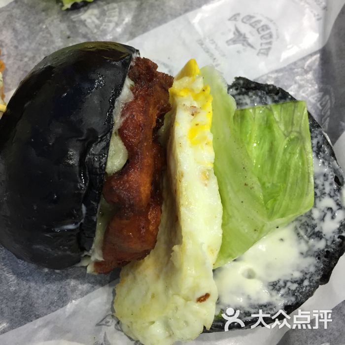 牛巴达|超好吃的台湾汉堡(曾厝垵旗杆内街店)野兽鸡腿墨鱼堡图片 - 第