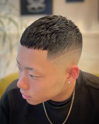-东方先生国潮男士理发馆