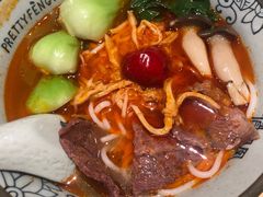 苗家红酸汤牛肉粉-俏凤凰(美林M·LIVE天地东座店)