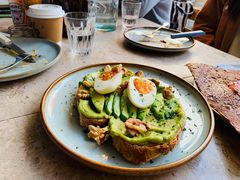 牛油果煮蛋吐司-RAC BAR(安福路店)