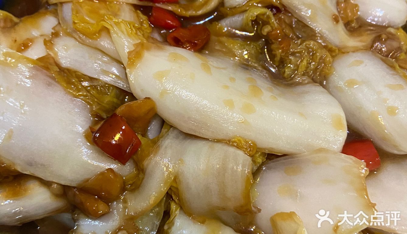 今日美食 酸醋白菜: ️炒辣椒跟蒜 ️加白菜炒