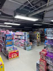-来此探索玩具仓储店