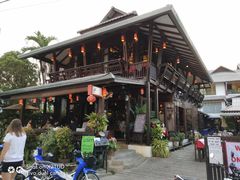-Dash Teak House