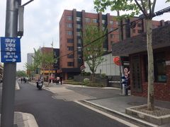 临时停车场-新南华大酒店(广中店)