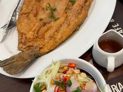 -Chom Cafe and Restaurant