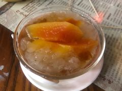 冰糖炖桃胶雪耳木瓜-周大娘牛乳(旧寨古村总店)