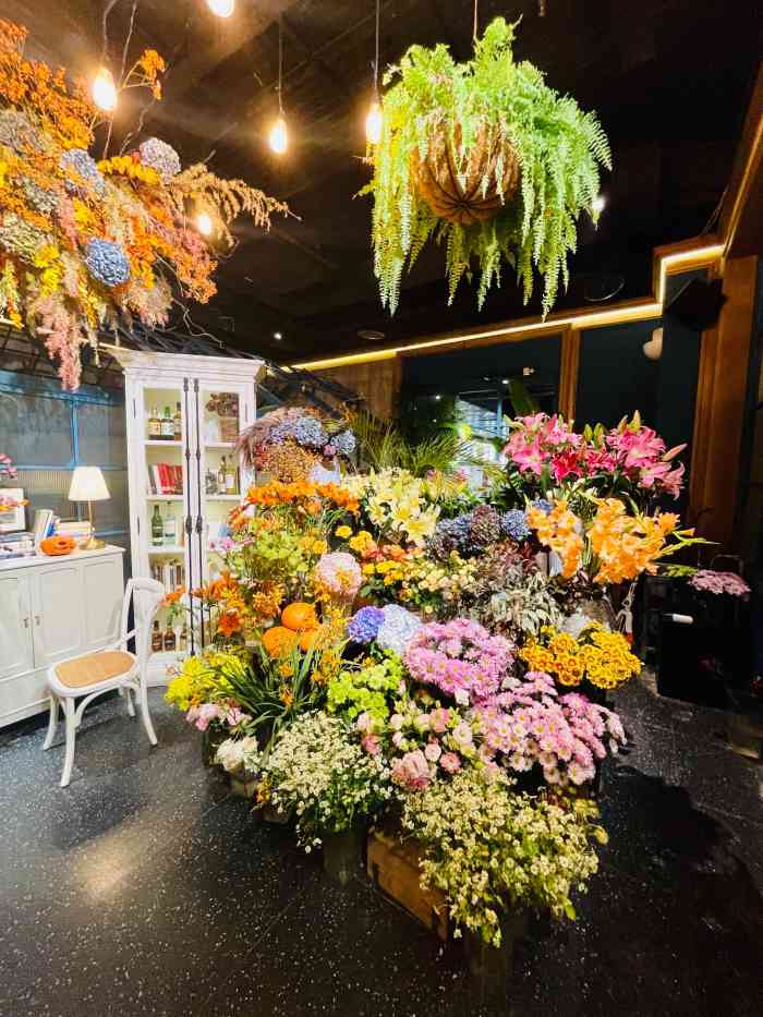 猛虎玫瑰61鲜花西餐厅(鎏嘉码头店)-"去年就种草的餐厅 今年赶着520