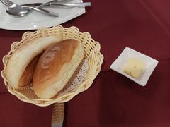餐前面包加黄油-红房子西菜馆(淮海中路店)