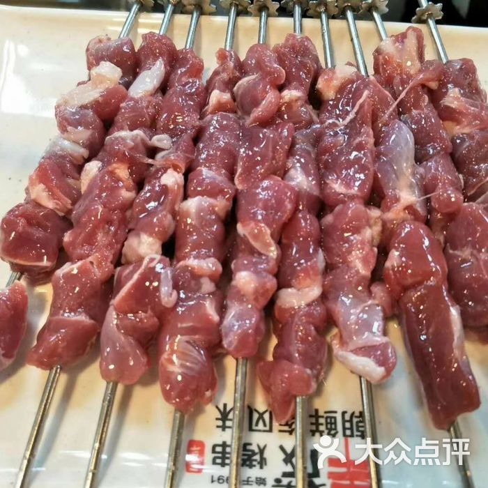 丰茂烤串l羊肉现穿才好吃