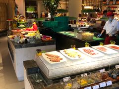 自助取餐区-三亚海棠湾仁恒皇冠假日酒店·大堂吧