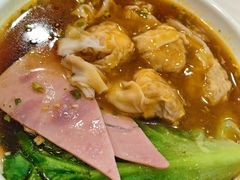 午餐肉蛋云吞面。-喜莲咖啡