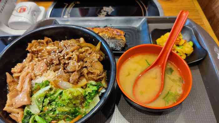 食其家·牛丼咖喱(福雷德广场店)-"叫的外卖,太好吃了原谅我快吃完才
