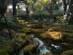 -Chom Cafe and Restaurant