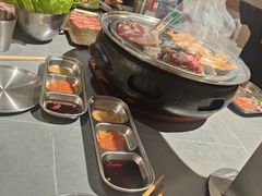 -围炉肉舍•炭烤活鳗•丹东海鲜烤肉(步行街店)