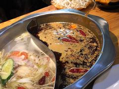 -何氏串串香火锅(翠亨店)